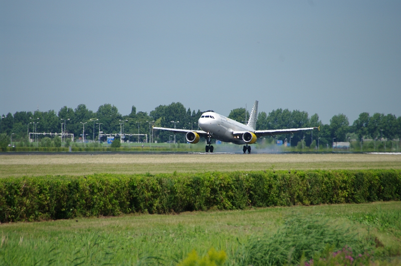 MJV_7782_Vueling_EC-KRH_Airbus A320.JPG